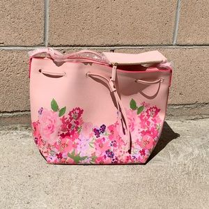 Estée Lauder purse . High: 10; width:15